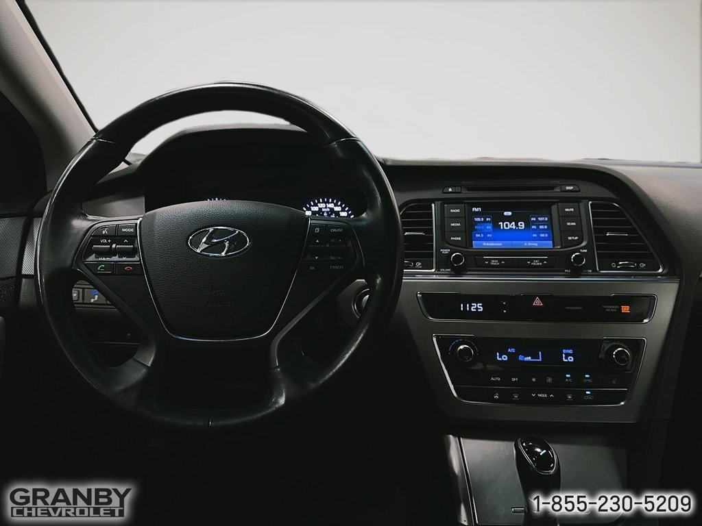 2016 Hyundai Sonata in Granby, Quebec - 12 - w1024h768px