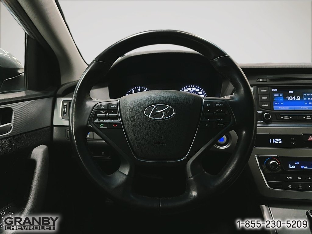 2016 Hyundai Sonata in Granby, Quebec - 14 - w1024h768px