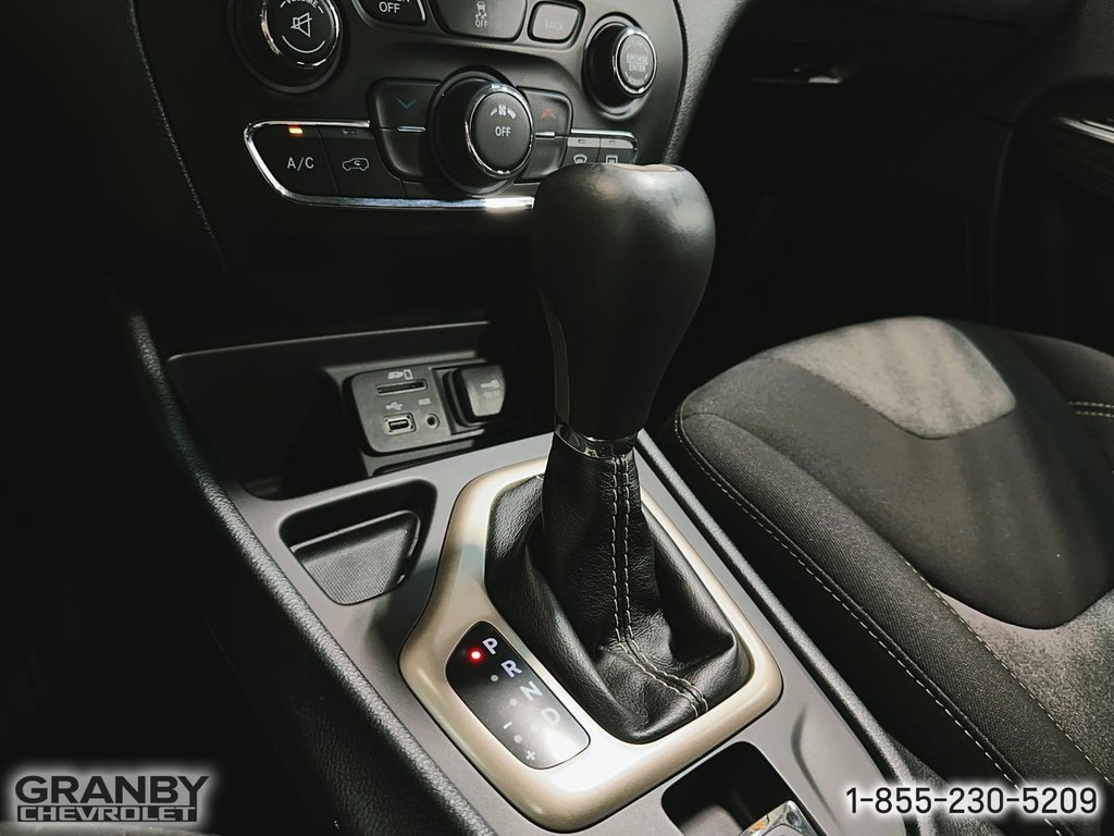 Jeep Cherokee  2016 à Granby, Québec - 14 - w1024h768px