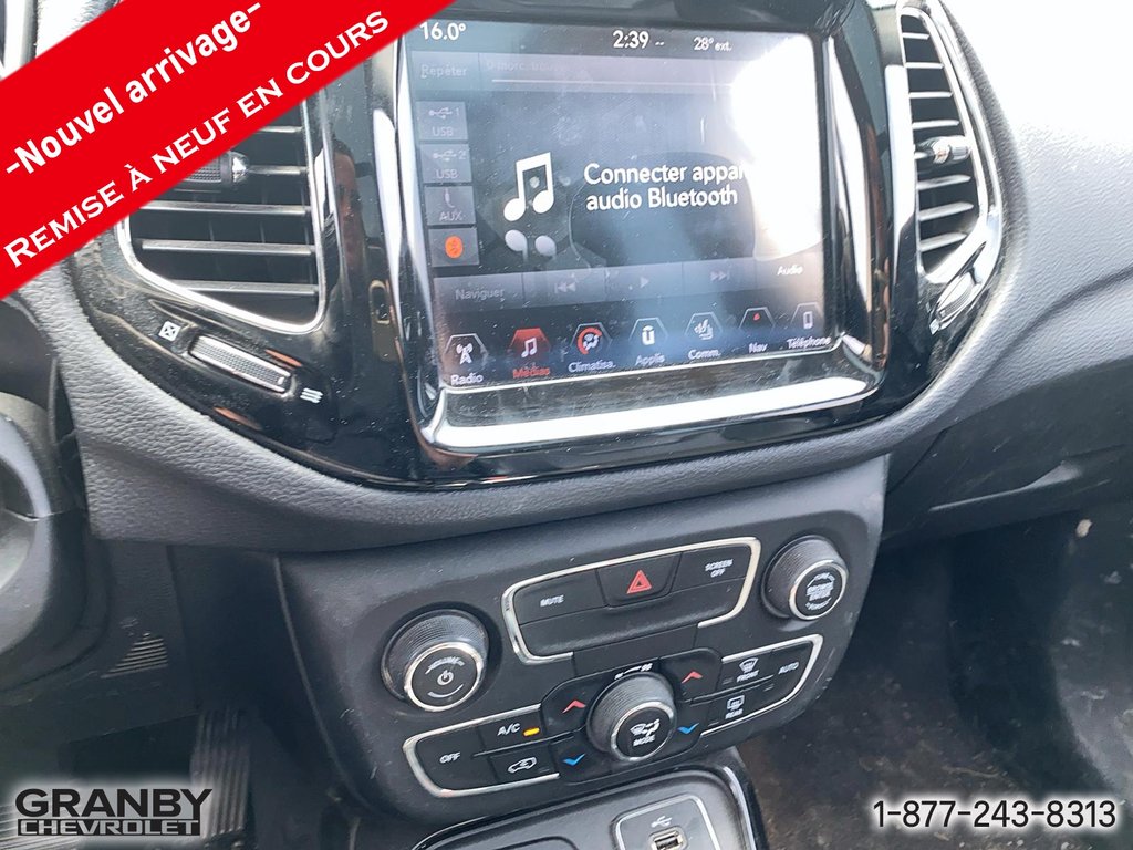2017 Jeep Compass Limited in Granby, Quebec - 14 - w1024h768px