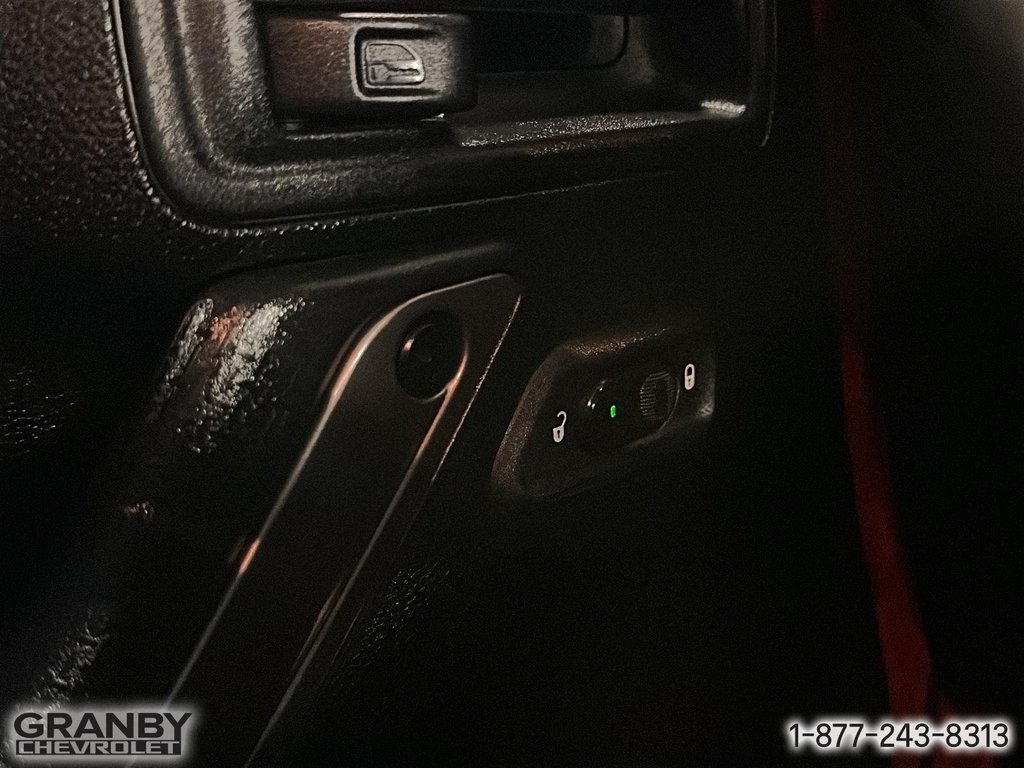2018 Jeep WRANGLER JK UNLIMITED in Granby, Quebec - 14 - w1024h768px