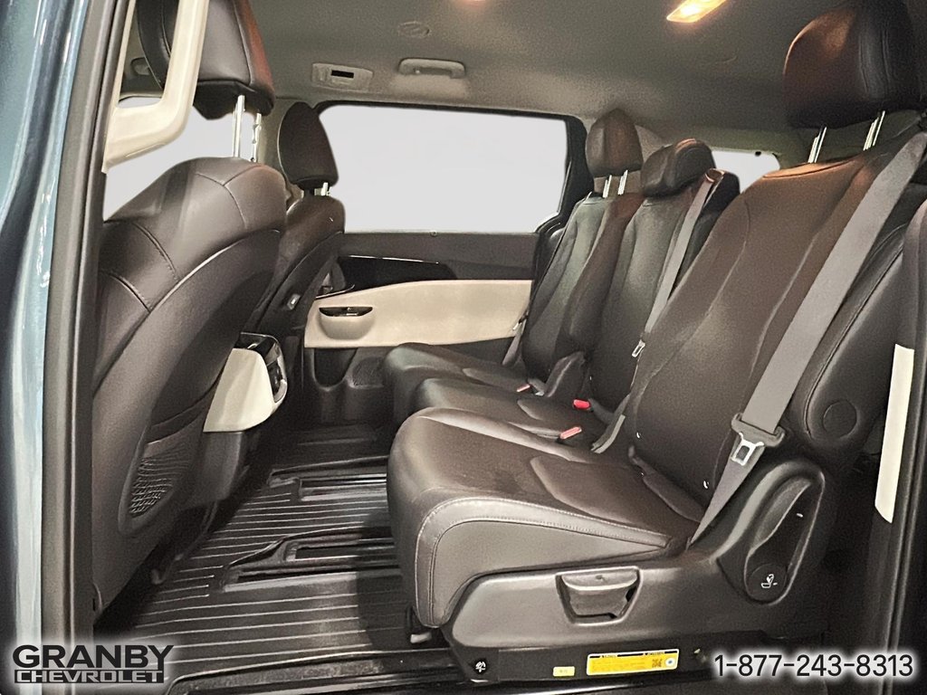 2024 Kia Carnival EX in Granby, Quebec - 12 - w1024h768px