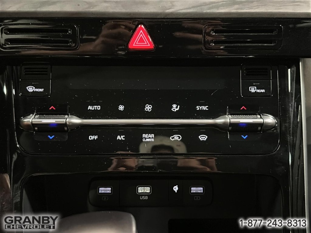 2024 Kia Carnival EX in Granby, Quebec - 18 - w1024h768px