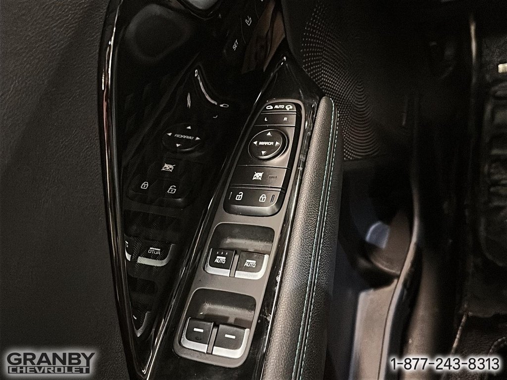 2020 Kia Niro EV SX Touring in Granby, Quebec - 14 - w1024h768px