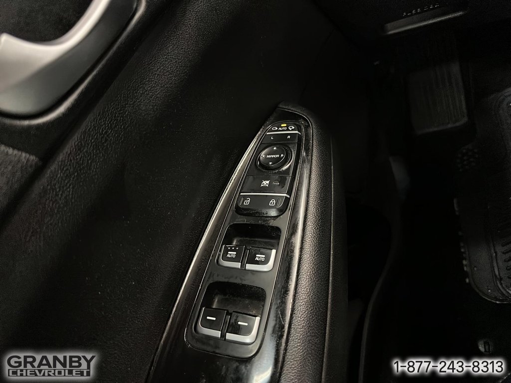 2018 Kia Optima SXL Turbo in Granby, Quebec - 15 - w1024h768px