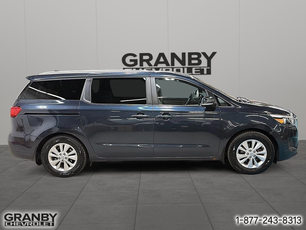 Kia Sedona  2016 à Granby, Québec - 4 - w1024h768px