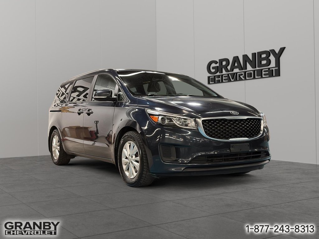 Kia Sedona  2016 à Granby, Québec - 3 - w1024h768px