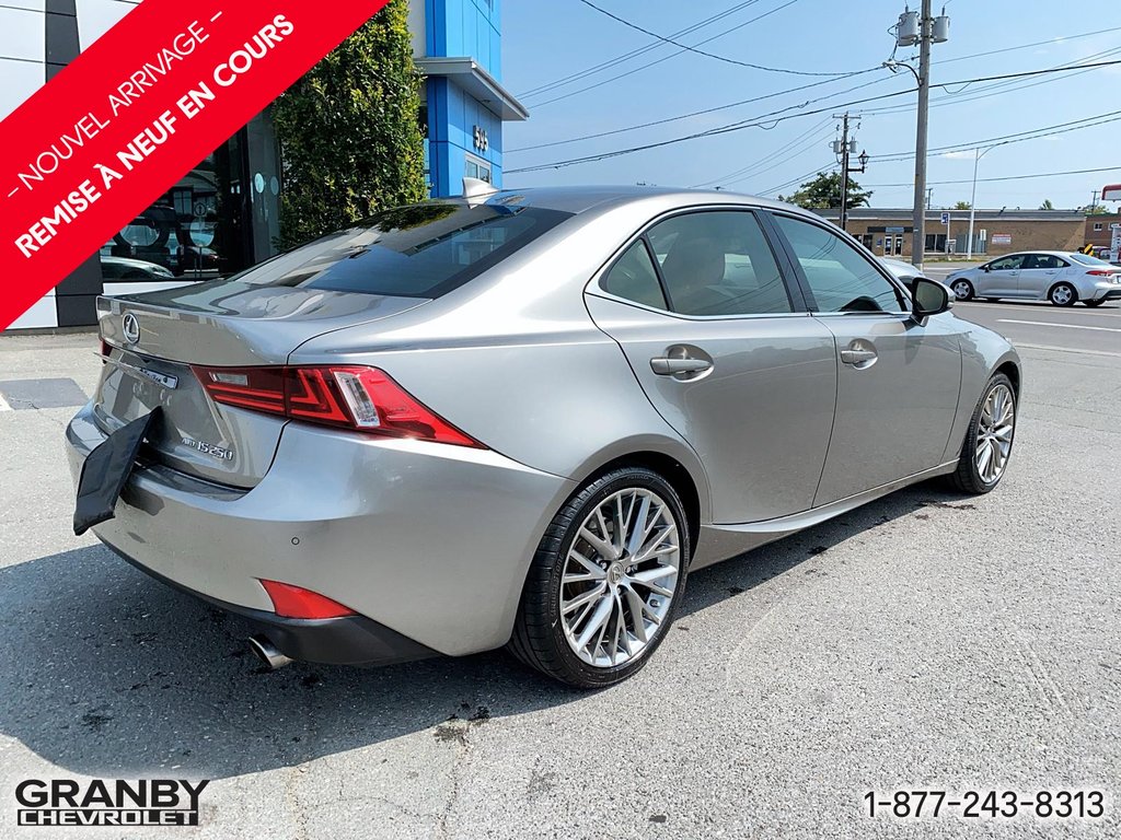 Lexus IS 250  2014 à Granby, Québec - 5 - w1024h768px