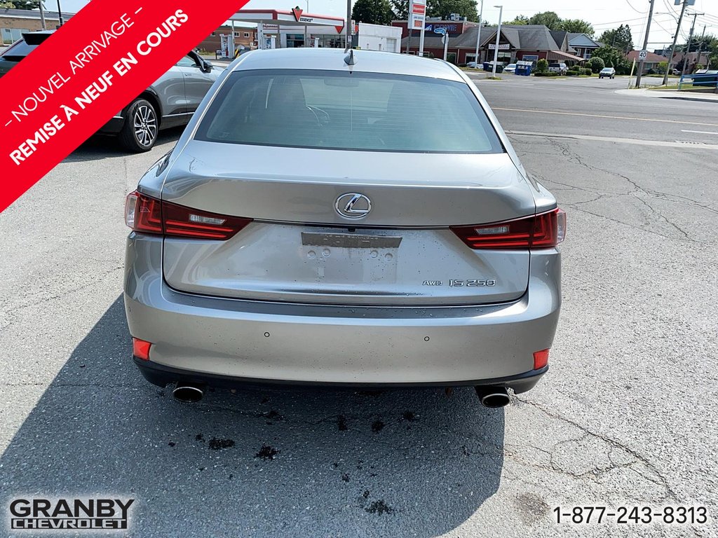 Lexus IS 250  2014 à Granby, Québec - 6 - w1024h768px