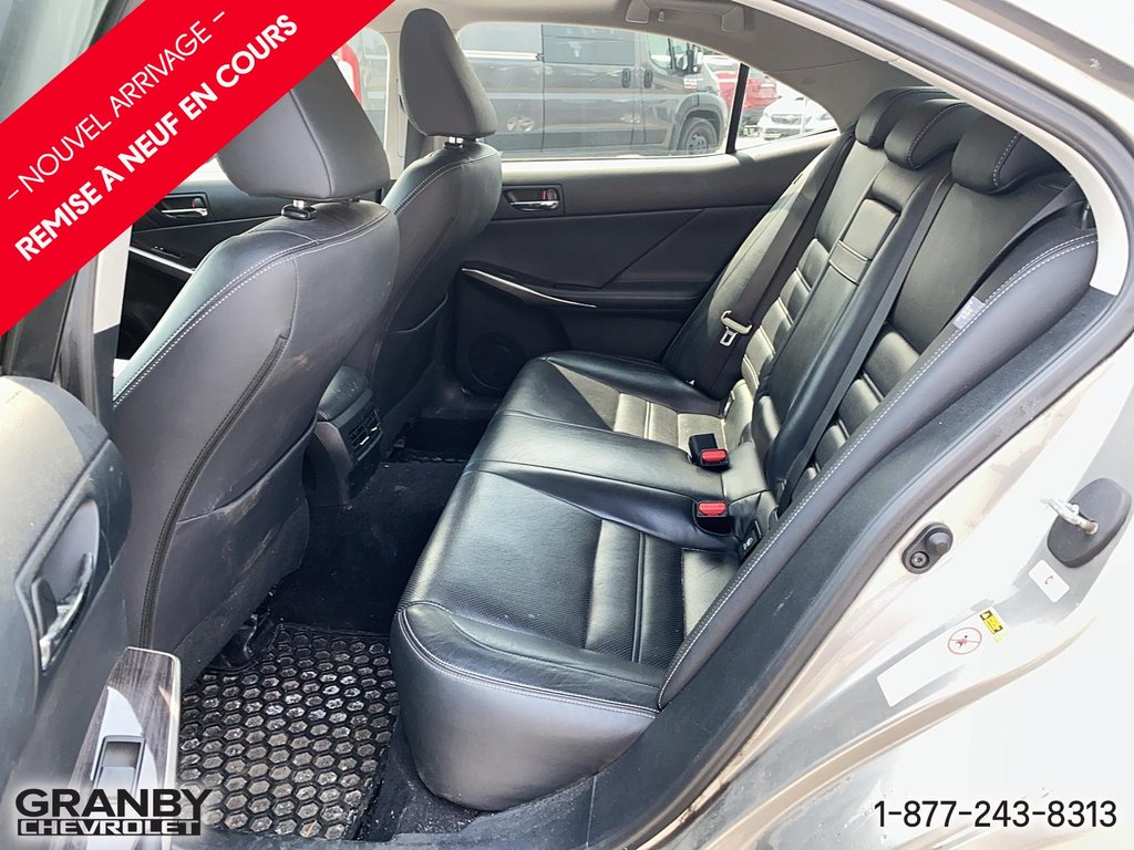Lexus IS 250  2014 à Granby, Québec - 9 - w1024h768px