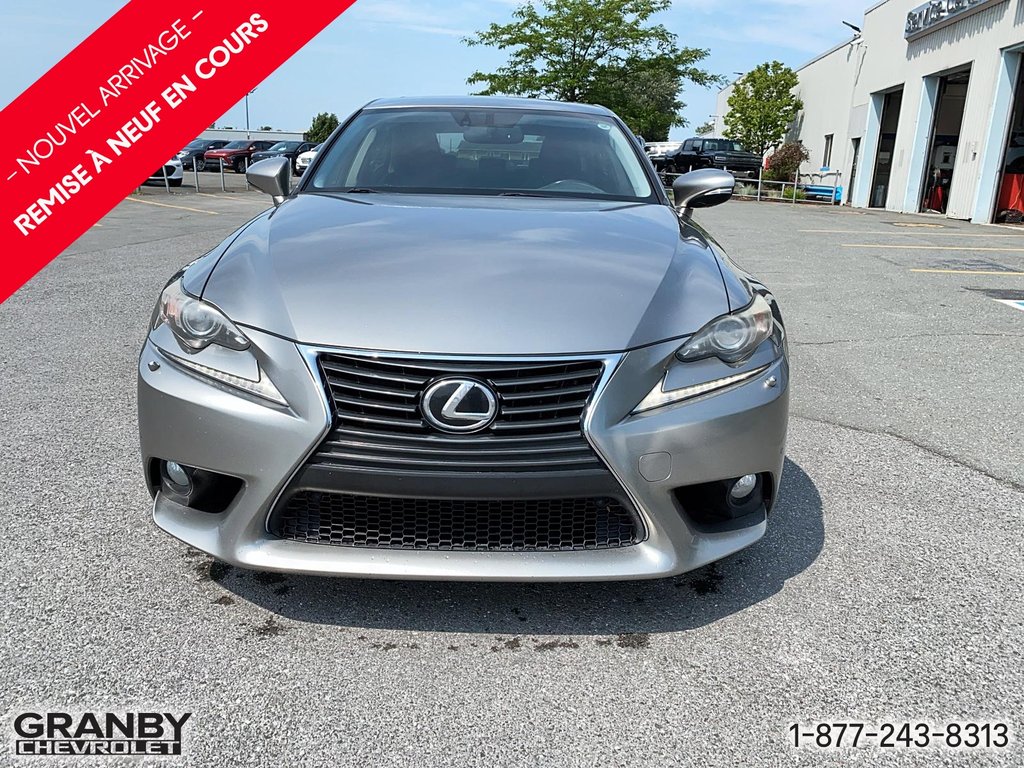Lexus IS 250  2014 à Granby, Québec - 2 - w1024h768px