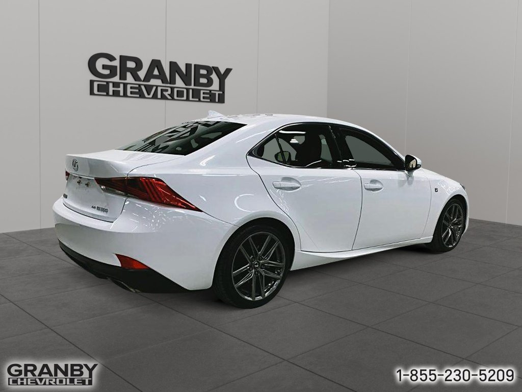 2019 Lexus IS in Granby, Quebec - 8 - w1024h768px