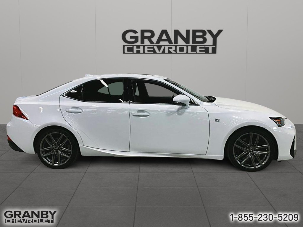 2019 Lexus IS in Granby, Quebec - 7 - w1024h768px