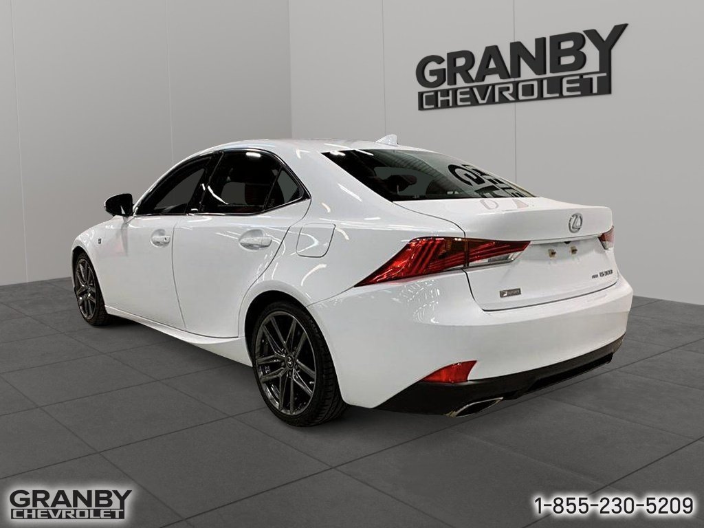 2019 Lexus IS in Granby, Quebec - 4 - w1024h768px