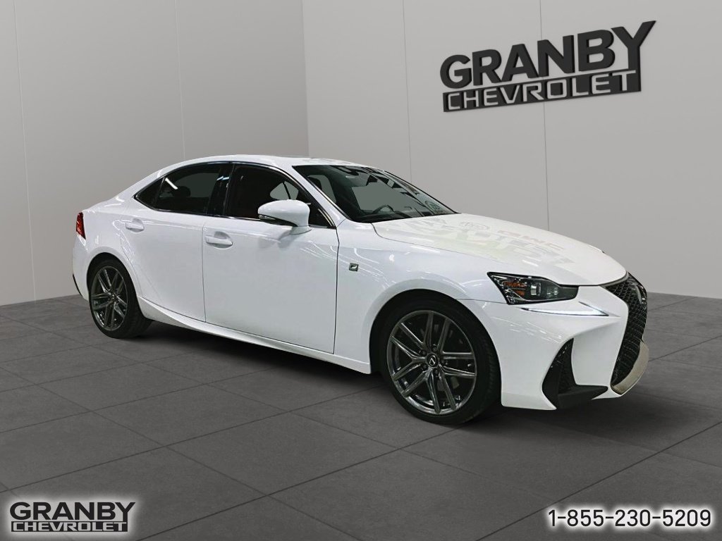 2019 Lexus IS in Granby, Quebec - 6 - w1024h768px