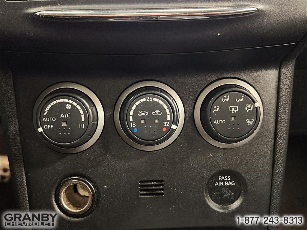 2012 Nissan Rogue SL AWD in Granby, Quebec - 18 - w1024h768px