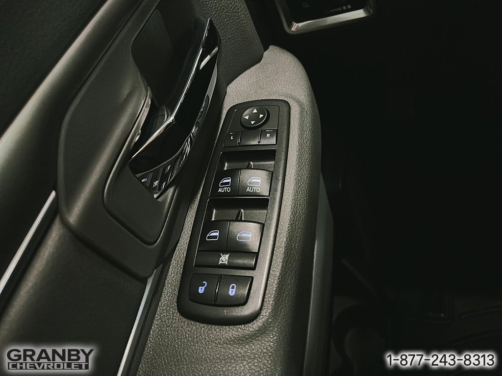 2019 Ram 1500 Classic SLT boite 6.6pi crewcab moteur 5.7l in Granby, Quebec - 13 - w1024h768px
