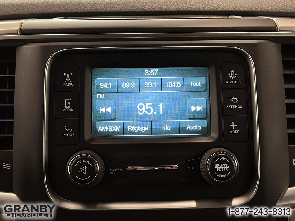 2019 Ram 1500 Classic SLT boite 6.6pi crewcab moteur 5.7l in Granby, Quebec - 22 - w1024h768px