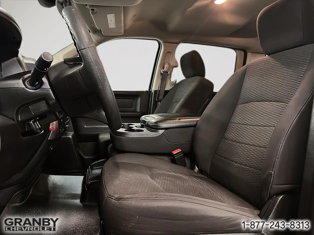 2020 Ram 1500 Classic Express in Granby, Quebec - 11 - w1024h768px