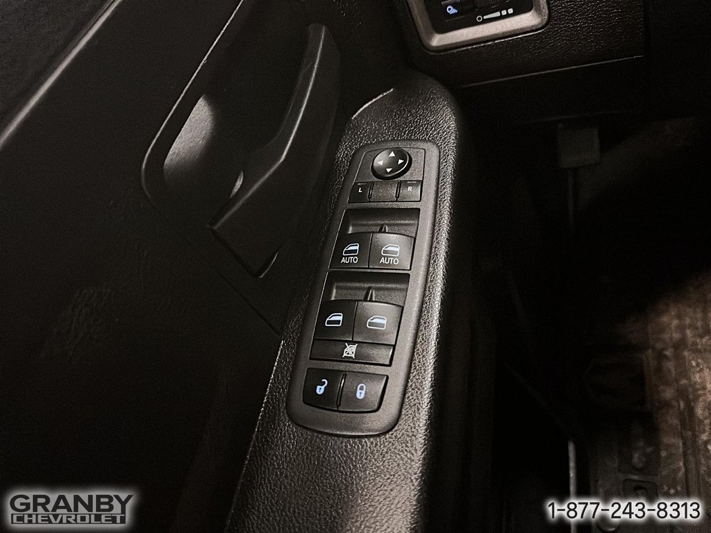 2021 Ram 1500 Classic in Granby, Quebec - 14 - w1024h768px