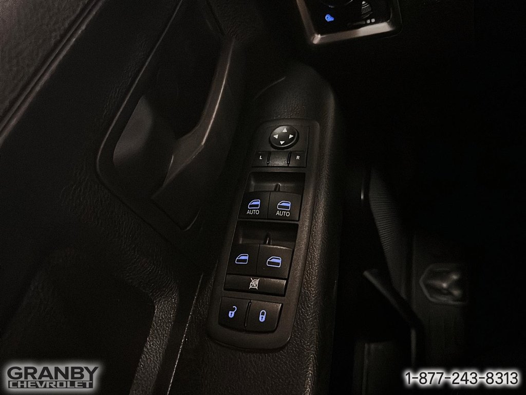 Ram 1500 Classic  2022 à Granby, Québec - 14 - w1024h768px