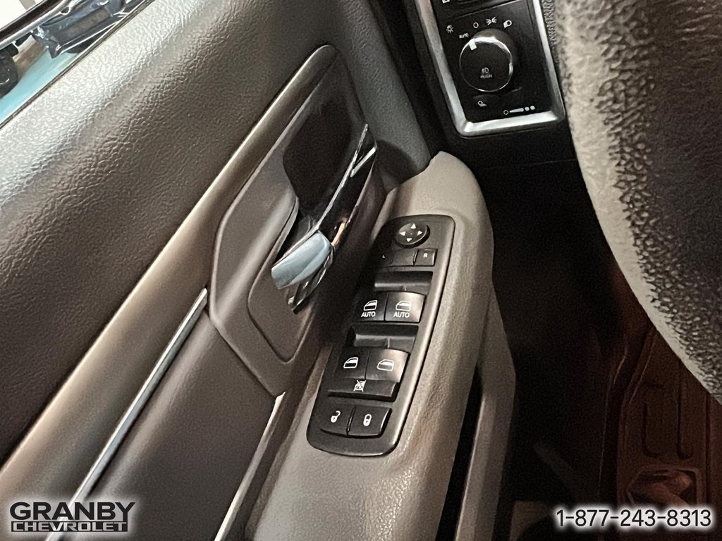 2017 Ram 1500 Outdoorsman CREWCAB BOITE 6.6 MOTEUR 5.7L in Granby, Quebec - 14 - w1024h768px