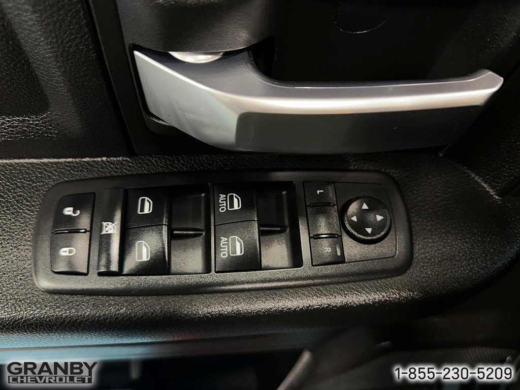 2019 Ram 2500 Tradesman CREWCAB BOITE 6.6 MOTEUR ESSENCE in Granby, Quebec - 11 - w1024h768px