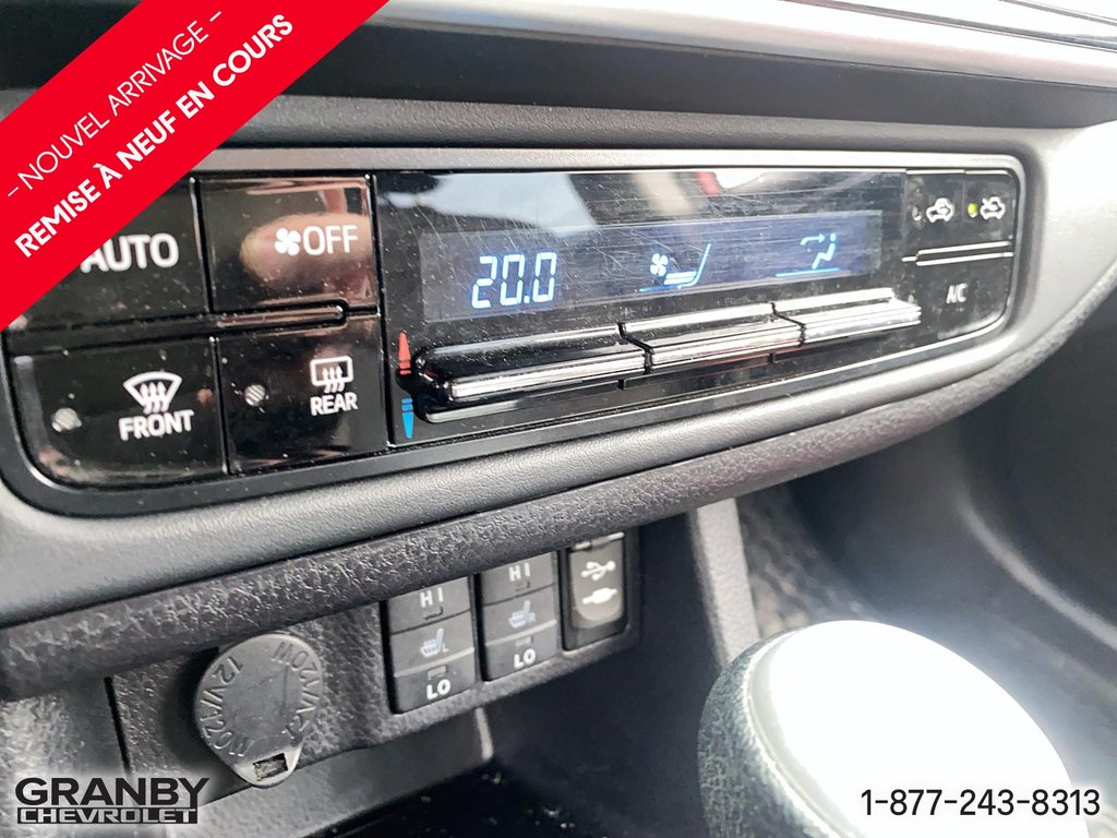 2017 Toyota Corolla in Granby, Quebec - 18 - w1024h768px