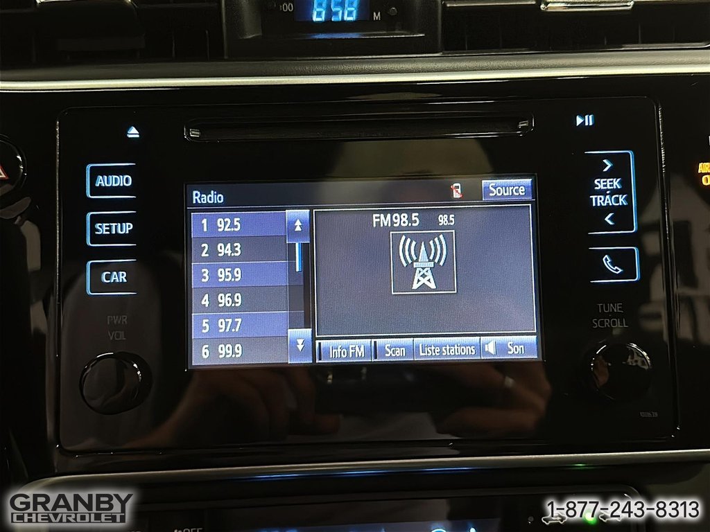 2017 Toyota Corolla in Granby, Quebec - 24 - w1024h768px