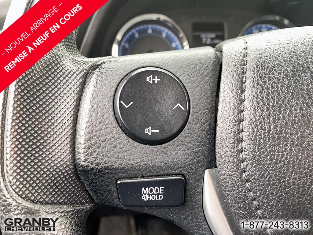 2017 Toyota Corolla in Granby, Quebec - 13 - w1024h768px