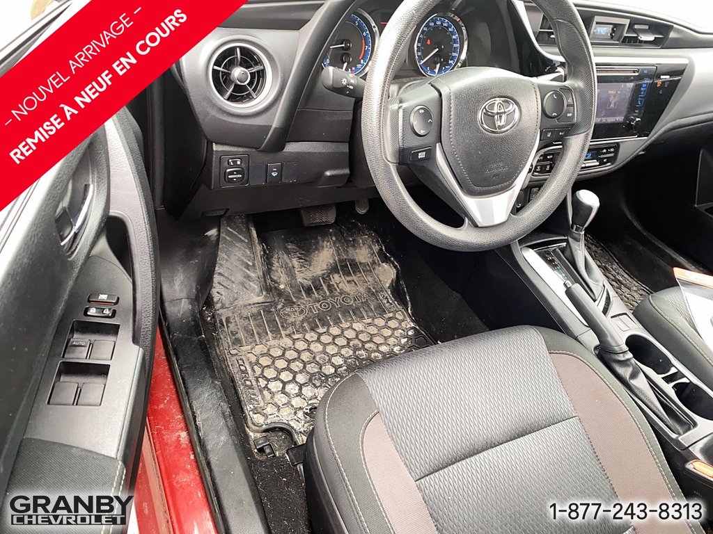 2017 Toyota Corolla in Granby, Quebec - 10 - w1024h768px