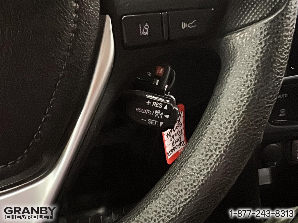 2017 Toyota Corolla in Granby, Quebec - 22 - w1024h768px