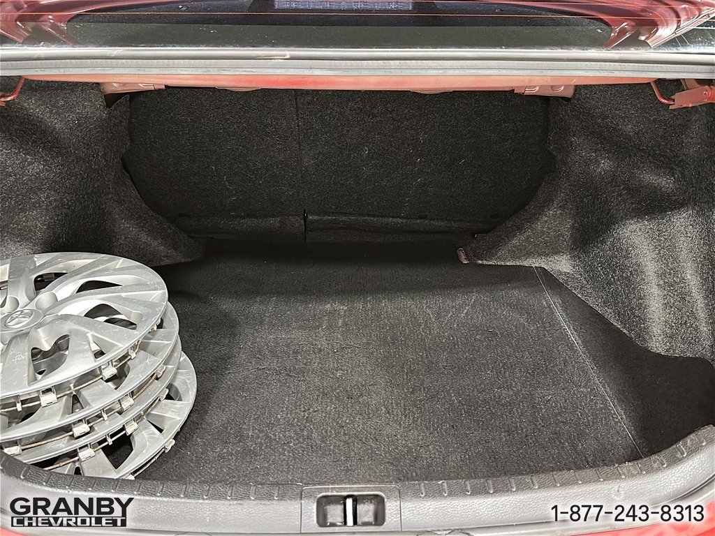 2017 Toyota Corolla in Granby, Quebec - 9 - w1024h768px