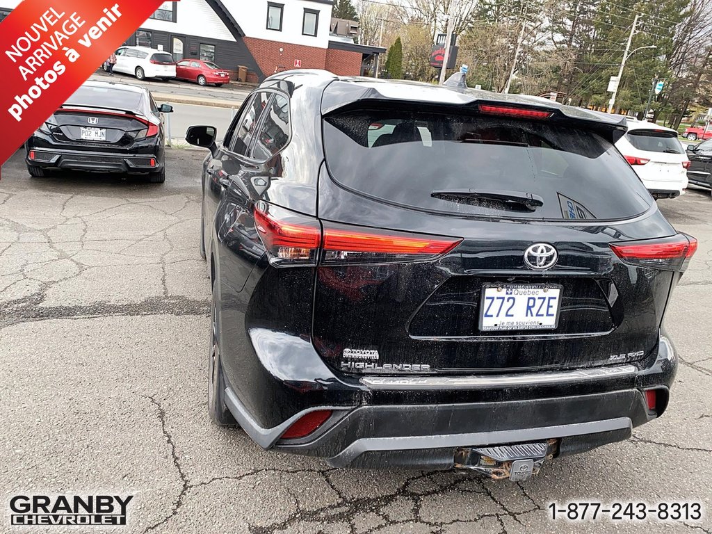 2021 Toyota Highlander XLE AWD in Granby, Quebec - 6 - w1024h768px