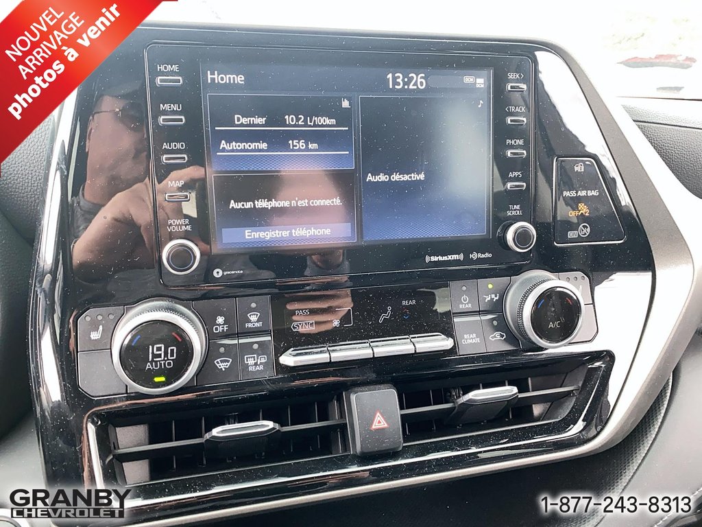 2021 Toyota Highlander XLE AWD in Granby, Quebec - 12 - w1024h768px