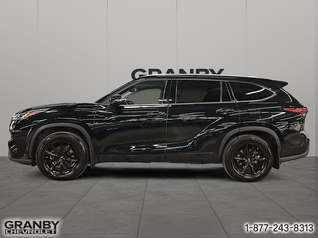 2021 Toyota Highlander XLE AWD in Granby, Quebec - 8 - w1024h768px