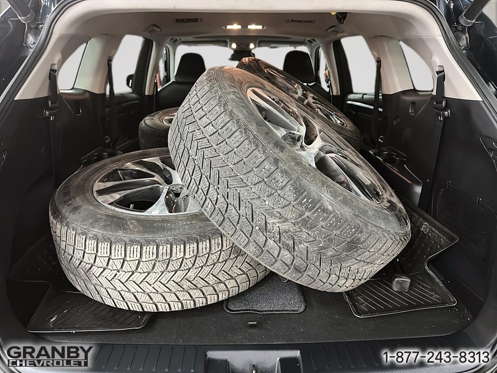 2021 Toyota Highlander XLE AWD in Granby, Quebec - 9 - w1024h768px
