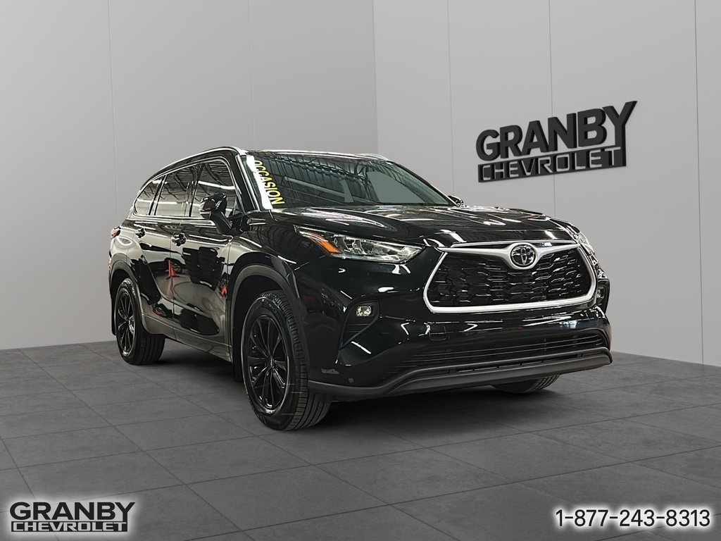 2021 Toyota Highlander XLE AWD in Granby, Quebec - 3 - w1024h768px