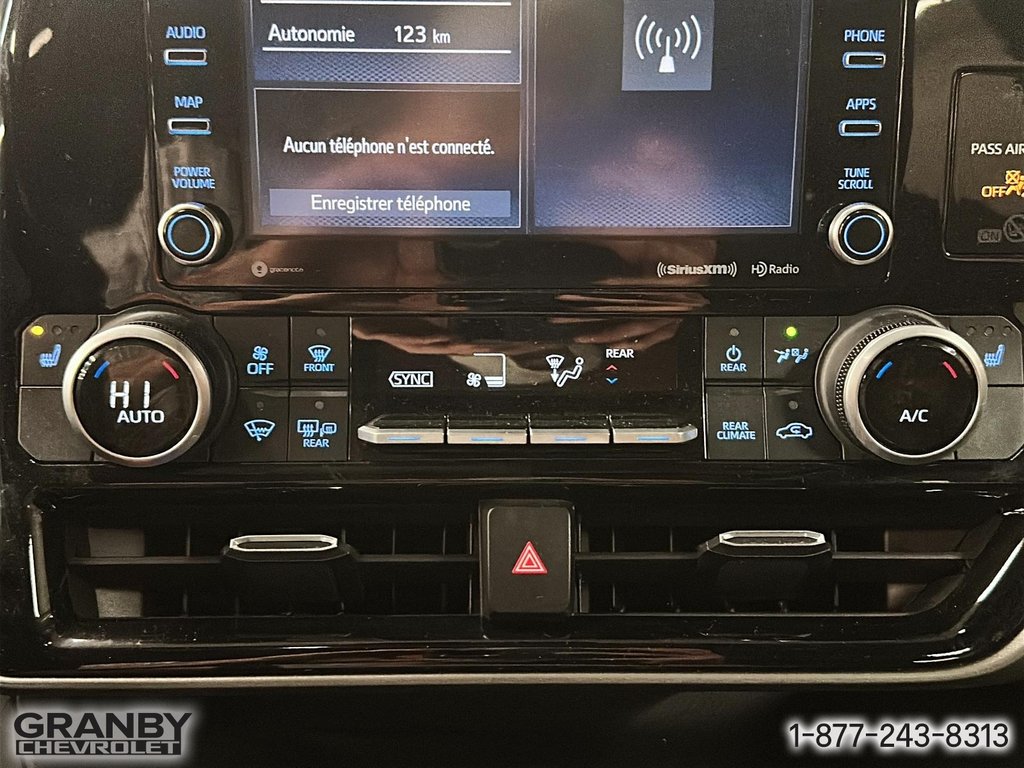 2021 Toyota Highlander XLE AWD in Granby, Quebec - 16 - w1024h768px