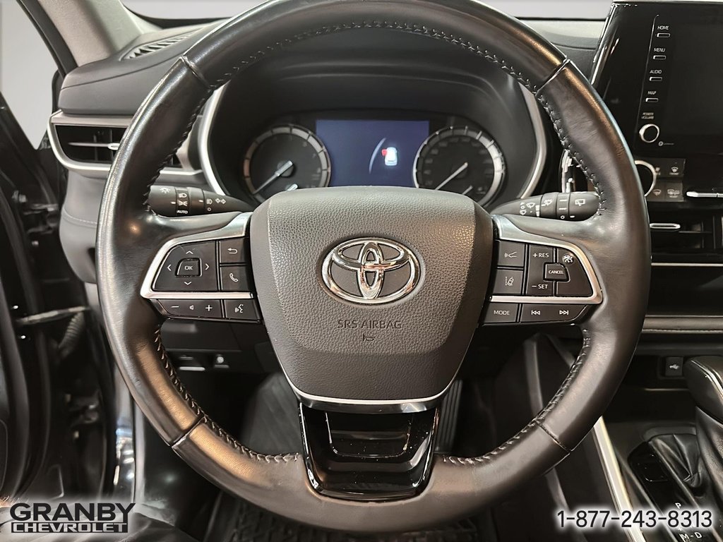 2021 Toyota Highlander XLE AWD in Granby, Quebec - 14 - w1024h768px