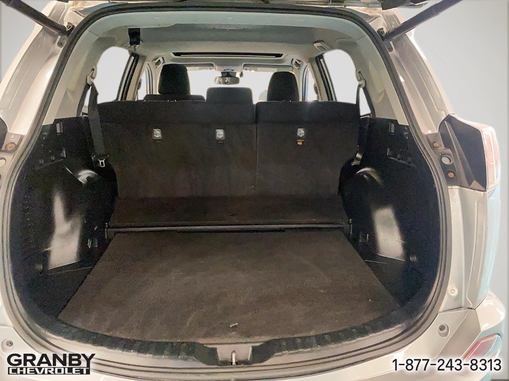 Toyota RAV4 Hybrid Hybride 2017 à Granby, Québec - 9 - w1024h768px