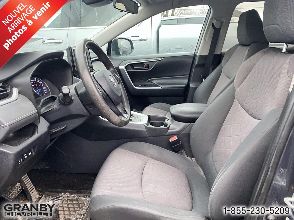 2019 Toyota RAV4 Hybrid LE in Granby, Quebec - 8 - w1024h768px