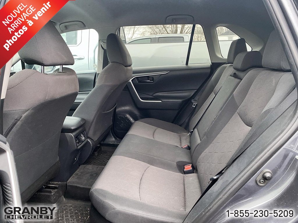 2019 Toyota RAV4 Hybrid LE in Granby, Quebec - 6 - w1024h768px