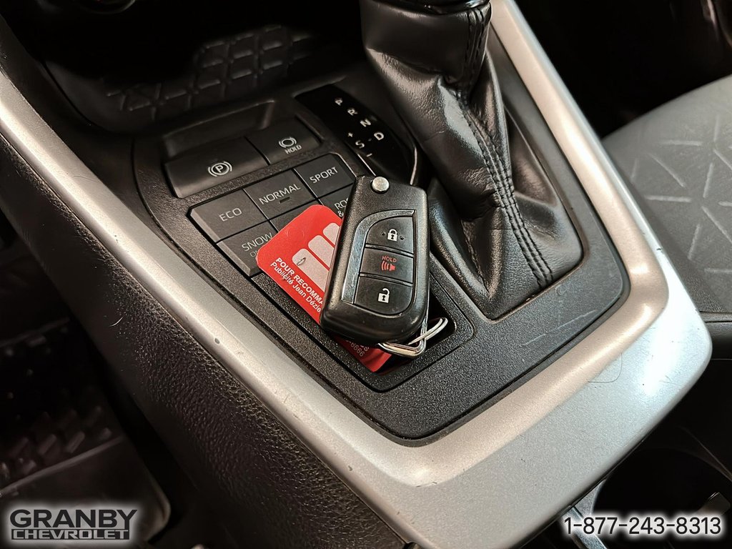 2022 Toyota RAV4 in Granby, Quebec - 20 - w1024h768px
