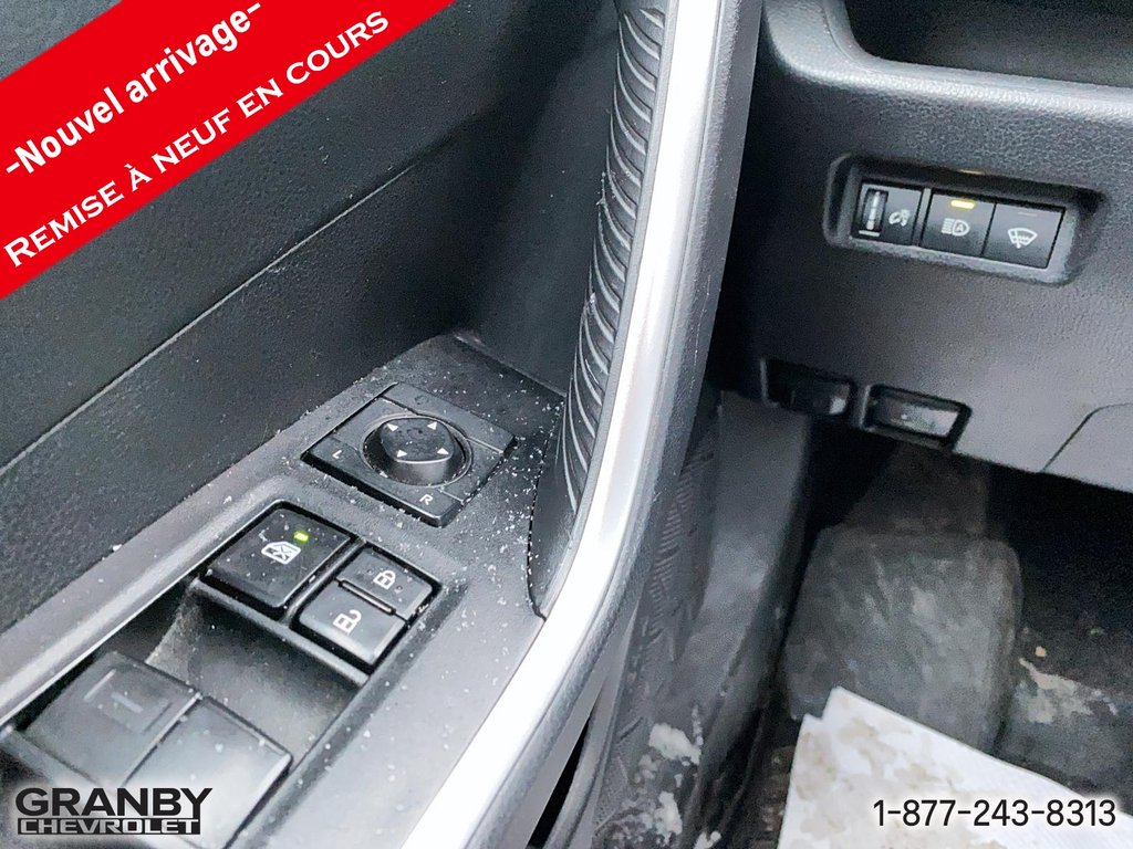 2022 Toyota RAV4 in Granby, Quebec - 8 - w1024h768px