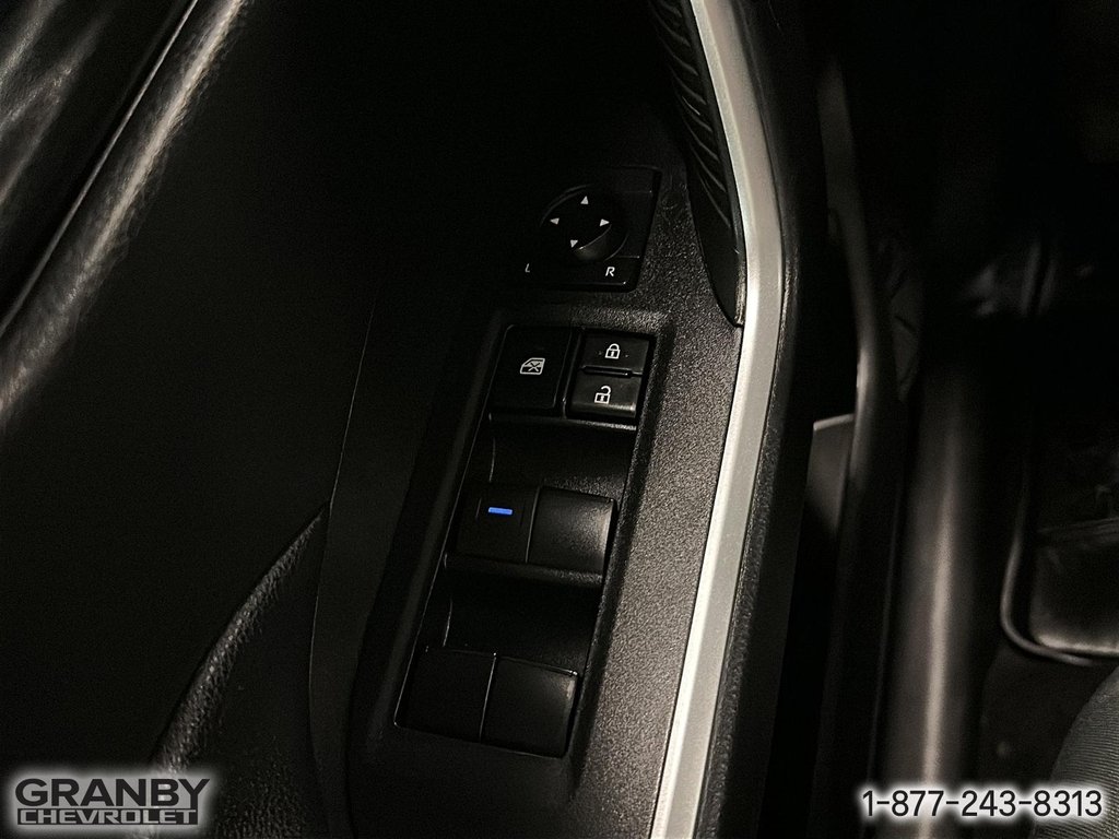 2022 Toyota RAV4 in Granby, Quebec - 14 - w1024h768px