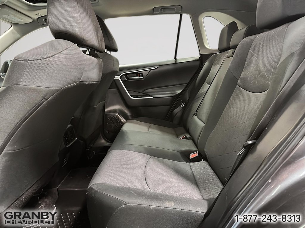 2024 Toyota RAV4 XLE AWD in Granby, Quebec - 12 - w1024h768px