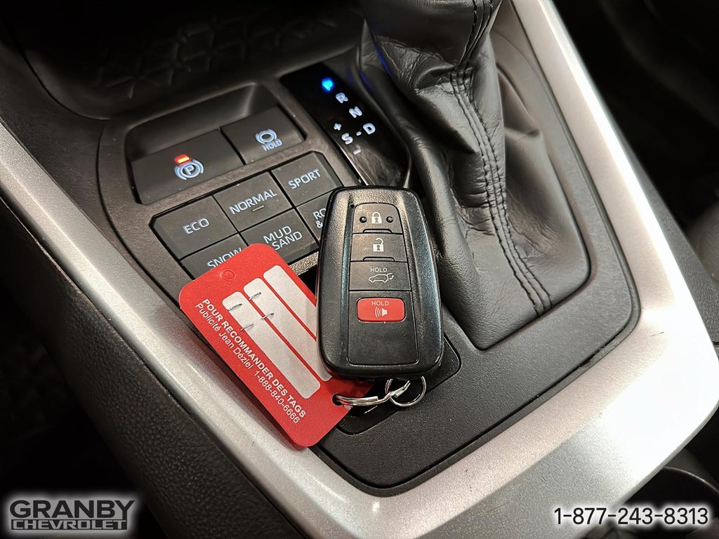 2024 Toyota RAV4 XLE AWD in Granby, Quebec - 21 - w1024h768px