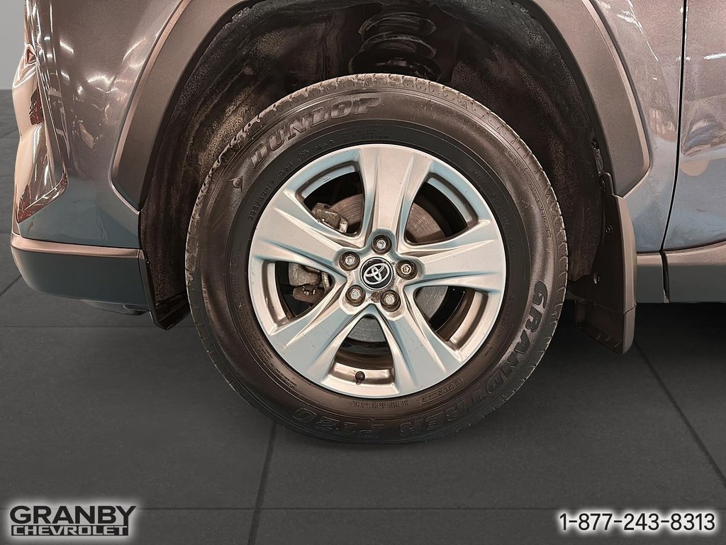 2024 Toyota RAV4 XLE AWD in Granby, Quebec - 10 - w1024h768px