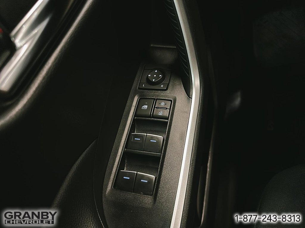 2024 Toyota RAV4 XLE AWD in Granby, Quebec - 14 - w1024h768px